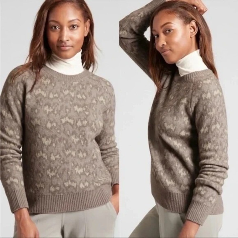 Athleta Hawthorn Sweater Women XS Gray Merino Wool Animal Quiet Luxury Cozy Knit